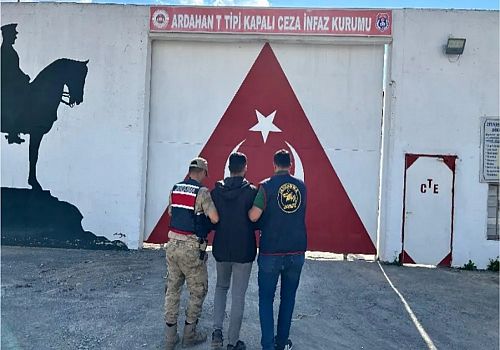 Ardahan (JASAT) son bir haftada 29 şahsı yakalayarak adli makamlara teslim etti.
