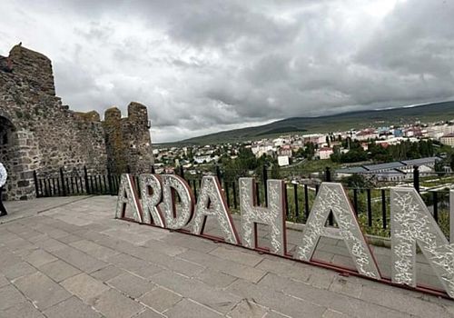 Ardahan Kalesi, 9 günlük tatili sürecinde 24 bin 397 yerli ve yabancı turisti ağırladı.