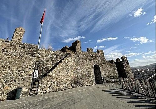 Ardahan Kalesi, bu yılın ilk 10 ayında 194 bin 440 yerli ve yabancı turisti ağırladı.
