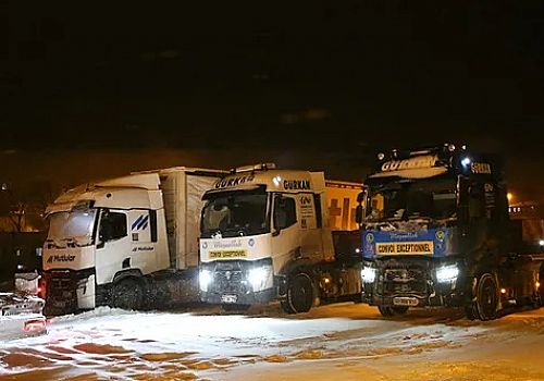 Ardahan-Kars Kara Yolu Tırlara Kapatıldı: Kar ve Tipi Ulaşımı Olumsuz Etiliyor