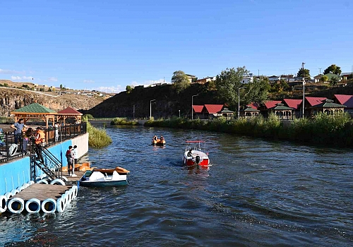 Ardahan Kura Nehri'nde Deniz Bisikleti ve Tekne Keyfi