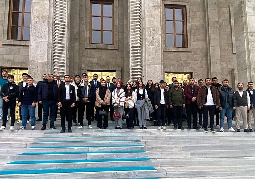 Ardahan lı Gençler Milletvekili Kaan Koçu TBMM de ziyaret ettiler 