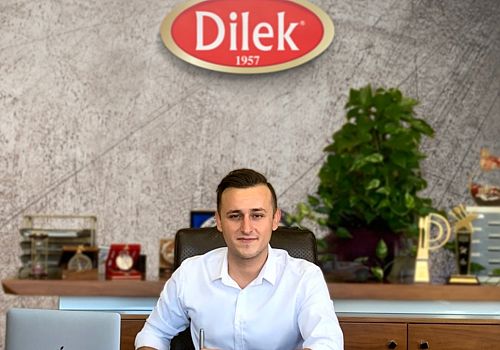 Ardahan lı Yiğit Yazıcı Dilek Pastanesi’nin 45. şubesini Emirgan’da açtı