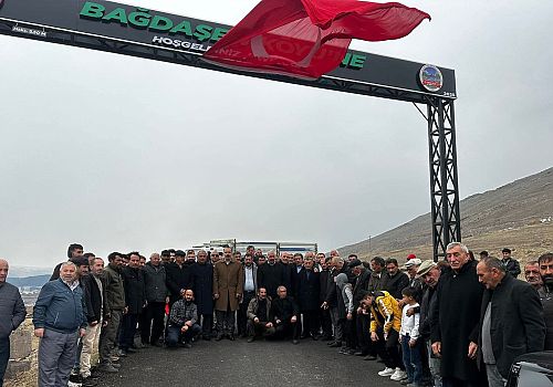 Ardahan Merkez Bağdeşen’de Yeni Köy Giriş Tabelası Törenle Açıldı