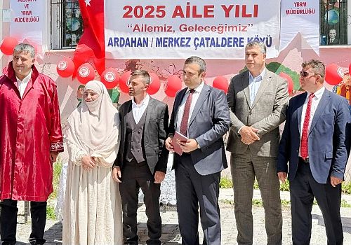 Ardahan Merkez Çataldere Köyü halkı, huzurevi sakinlerini yöresel ikramlarla ağırladı