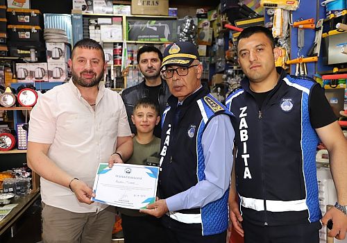 Ardahan Merkez de Zabıta ekiplerinin kaldırım işgal denetimleri devam ediyor
