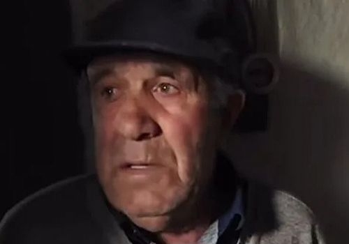Ardahan Merkez Tazeköy’de yaşayan 80 yaşındaki İsmail Avşar yıllardır tek başına yaşıyor