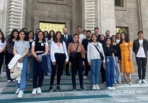 Ardahan Milletvekili Kaan Koç, Hanak tan gelen öğrencilere Ankarayı gezdirdi 