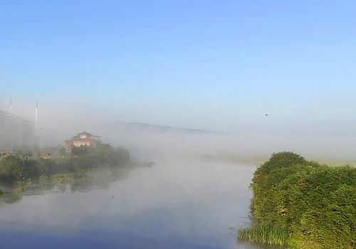 Ardahan Ovası üzerinde oluşan yoğun sis adeta görsel şölen sundu.