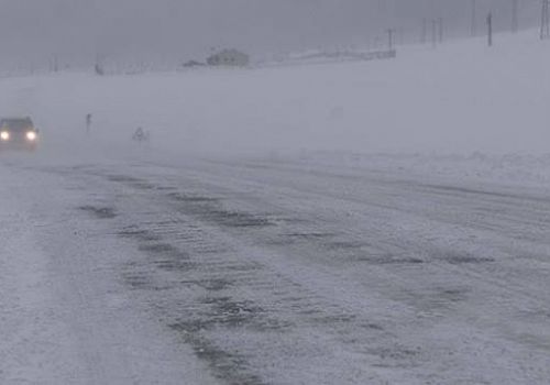 Ardahan-Şavşat ile Damal-Posof-Türkgözü kara yolu, kar ve yoğun tipi nedeniyle ulaşıma kapatıldı