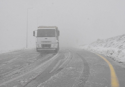 Ardahan-Şavşat kara yolu karla mücadele sonucu ulaşıma açıldı