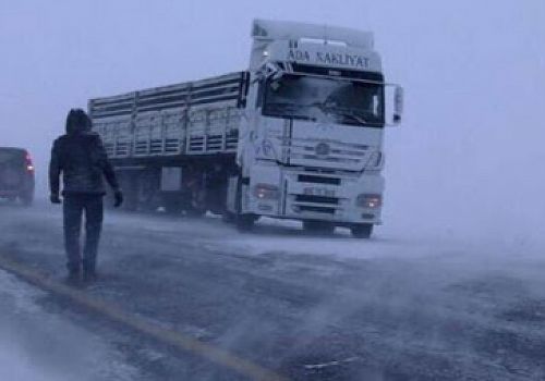 Ardahan-Şavşat kara yolu tipi nedeniyle ağır tonajlı araçların geçişine kapatıldı