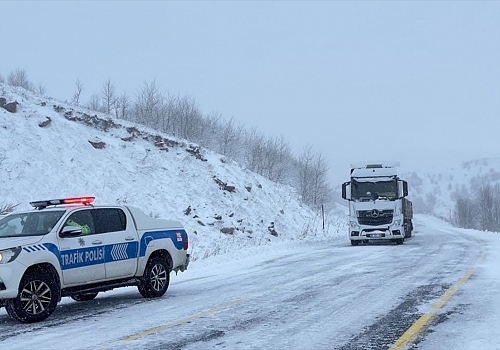 Ardahan-Şavşat kara yolu tır ve ağır tonajlı araçlara kapandı