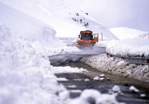 Ardahan-Şavşat kara yolunda tipi: Tır geçişlerine geçici kısıtlama