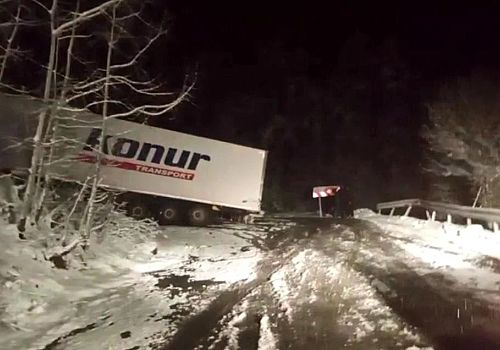 Ardahan-Şavşat Karayolunda Tır Dehşeti: Ulaşım Felç Oldu