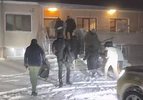 Ardahan Şavşat Karsyolunda Mahsur Kalan Tur Otobüsü Kurtarıldı