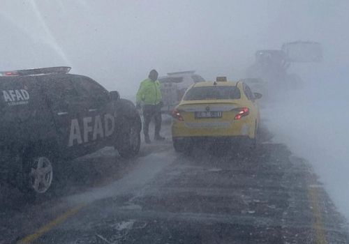 Ardahan-Şavşat ve Damal-Posof-Türkgözü kara yolu, ağır tonajlı araçlara kapatıldı