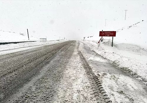 Ardahan-Şavşat Yolunda Çığ Temizlendi, Risk Sürüyor