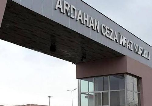 Ardahan T Tipi Kapalı cezaevinde Tutuklu bulunan bir kişi intihar etti 