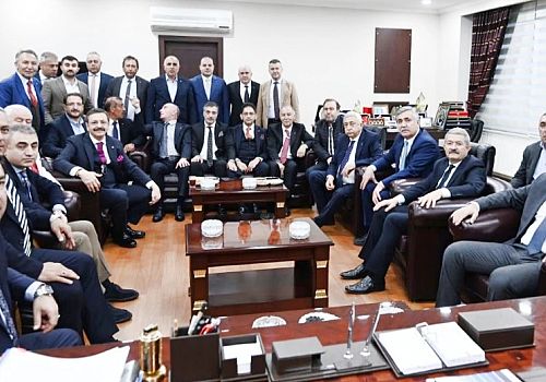Ardahan TSO Yönetim Kurulu Başkanı Çetin Demirci, Erzurum’da düzenlenen Palandöken Ekonomi Forumuna katıldı 