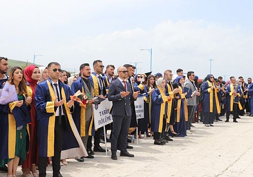 Ardahan Üniversitesi mezuniyet töreninde Filistinliler için dua edildi 