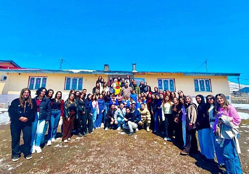 Ardahan Üniversitesi’nden Köy Okuluna Umut Köprüsü: Karlı Yolları Sevgiyle Aştılar