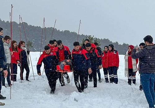 Ardahan Üniversitesi Öğrencileri çığda arama kurtarma eğitimi ve tatbikatına katıldı
