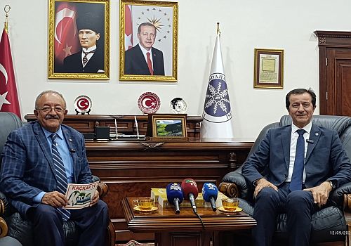 Ardahan Üniversitesi Rektörü Emiroğlu: Bu Coğrafyanın Dili Olacağız