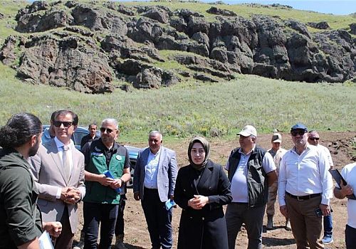 Ardahan Üniversitesi Rektörü ve Hanak Kaymakamı Harosman Kanyonu’nda İncelemelerde Bulundu