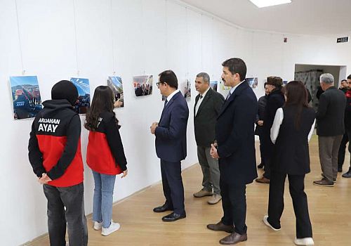Ardahan Üniversitesin de Genç Afet Elçileri Projesi Kapsamında Fotoğraf Sergisi Açıldı