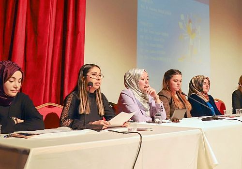 Ardahan Üniversitesinde Kadının Çoklu Rolleri Paneli Düzenlendi
