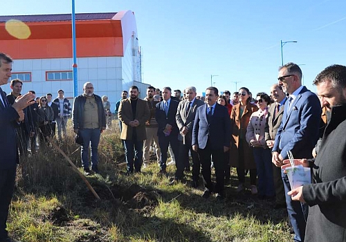 Ardahan Üniversitesinde Kampüste Dikili Bir Ağacın Olsun Etkinliğiyle Fidan Dikimi Gerçekleştirildi