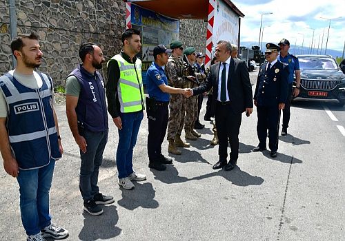 Ardahan Valiliği, Kurban Bayramı tatilinde, yola çıkacak sürücüleri trafik kurallarına uymaları konusunda uyardı
