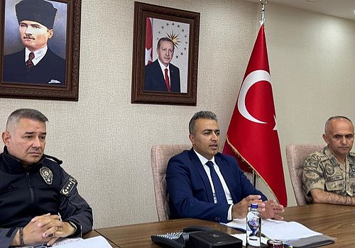 Ardahan Valisi Çiçek, aralarında FETÖ) yönelik olanların da bulunduğu 3 operasyonda 2 kişinin gözaltına alındığını bildirdi