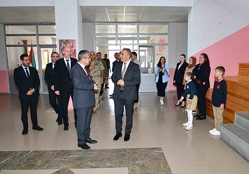 Ardahan Valisi Çiçek, bu yıl uygulamaya alınan Türkiye Yüzyılı Maarif Modeli’nin ülkeye hayırlı olmasını diledi