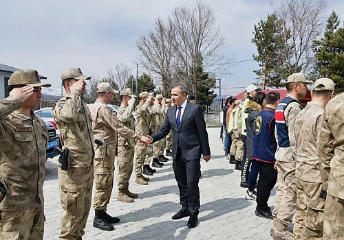 Ardahan Valisi Çiçek Çamlıçatak Jandarma Karakolu ve Damal 4. Hudut Bölük Komutanlığı'nı ziyaret etti.