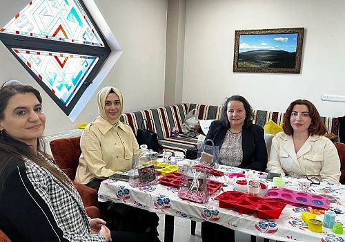 Ardahan Valisi Çiçek in Eşi Berna Çiçek in katılımıyla Damal Bebek Evi Atölyesi’nde anlamlı bir etkinlik düzenlendi