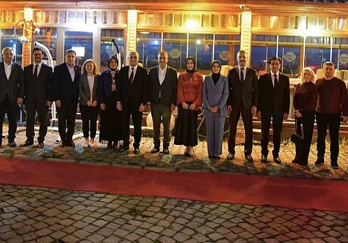 Ardahan Valisi Çiçek, tayini çıkan Cumhuriyet Başsavcısı Mehmet Karabulut ile Ağır Ceza Reisi Naciye Görmez onuruna veda yemeği verdi.