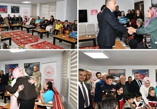 Ardahan Valisi Çiçek ve Eşi, Dünya Yaşlılar Günü’nde Huzurevini Ziyaret Etti
