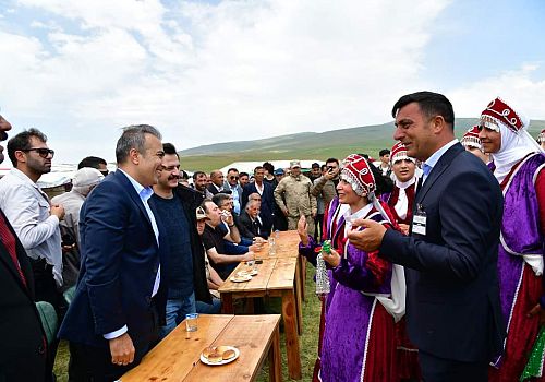 Ardahan Valisi Hayrettin Çiçek 12’incisi düzenlenen Hoçvan Yayla Şenliğine katıldı