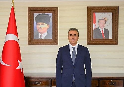 Ardahan Valisi Hayrettin Çiçek, 30 Ağustos Zafer Bayramı nedeniyle bir kutlama mesajı yayınladı