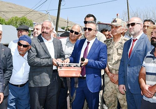 Ardahan Valisi Hayrettin Çiçek, Bağdeşen köyünde yapımı planlanan Taziye Evi binasının temel atma törenine katıldı