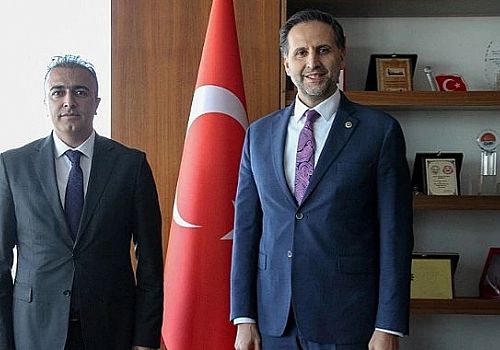 Ardahan Valisi Hayrettin Çiçek, CHP Milletvekili Özgür Erdem İncesu ile bir araya geldi. 