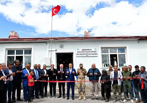 Ardahan Valisi Hayrettin Çiçek, Dağcı köyünde yapımı tamamlanan taziye evinin açılışını yaptı 