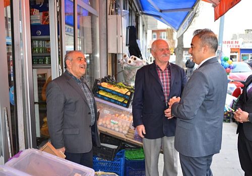 Ardahan Valisi Hayrettin Çiçek, esnaf ve vatandaşlarla sık sık bir araya geliyor