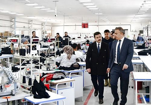 Ardahan Valisi Hayrettin Çiçek, Göle’de ki Modela Tekstil Atölyesini ziyaret etti