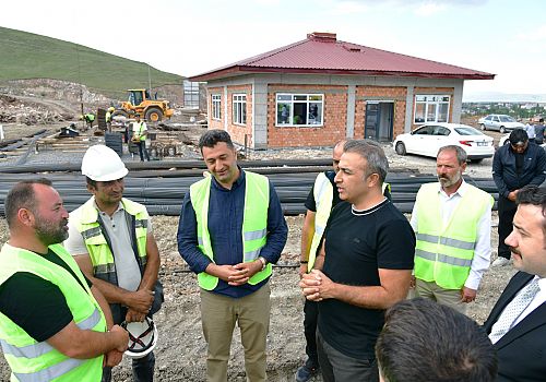Ardahan Valisi Hayrettin Çiçek Göle'de yapımı devam eden  KYK yurdu inşaatında incelemede bulundu.