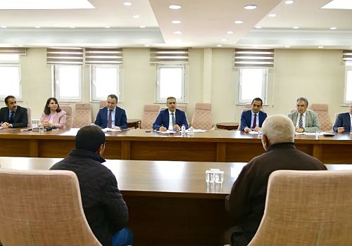 Ardahan Valisi Hayrettin Çiçek, Halk Günü toplantılarında vatandaşları dinlemeye devam ediyor