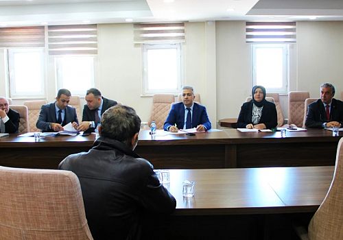 Ardahan Valisi Hayrettin Çiçek, halk günü toplantısında vatandaşları dinledi