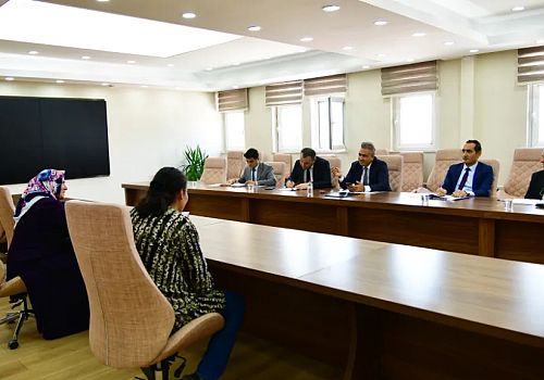 Ardahan Valisi Hayrettin Çiçek, Halk Günün de  vatandaşları dinlemeye devam ediyor